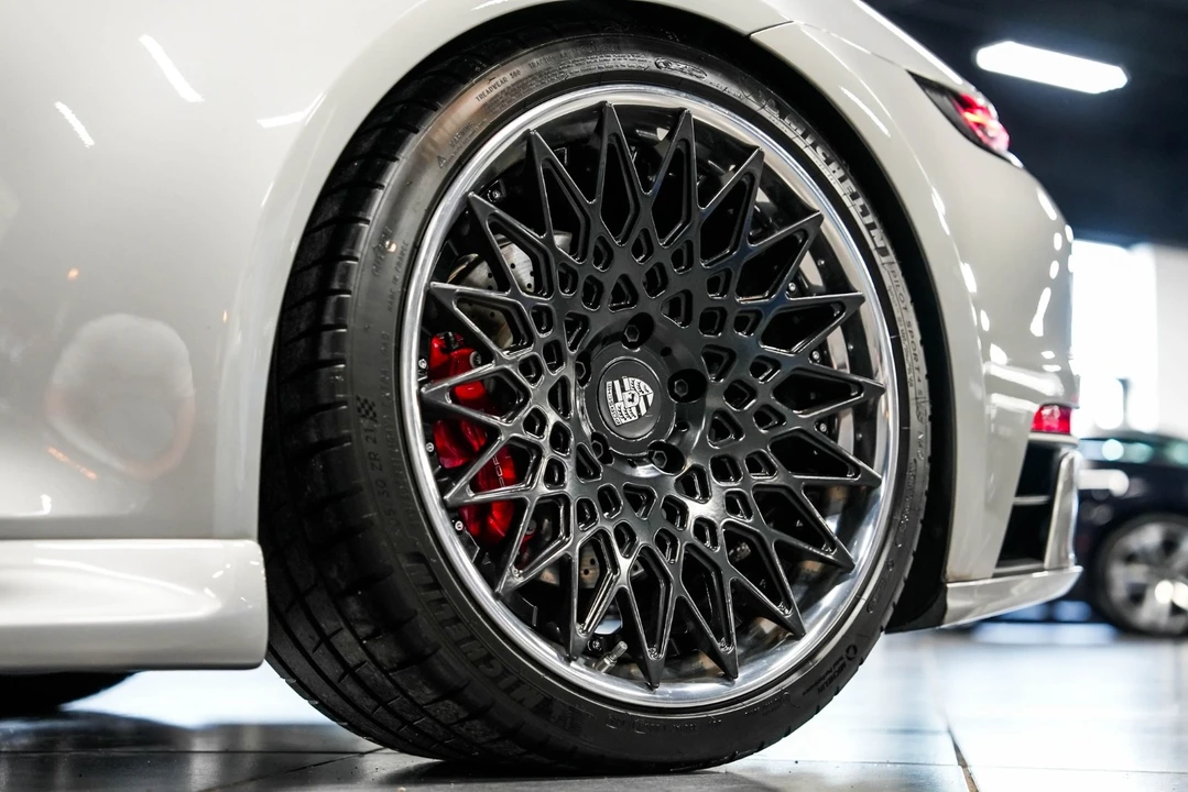 2024 Porsche 992 Targa 4 & 4S - Image 12 of 18