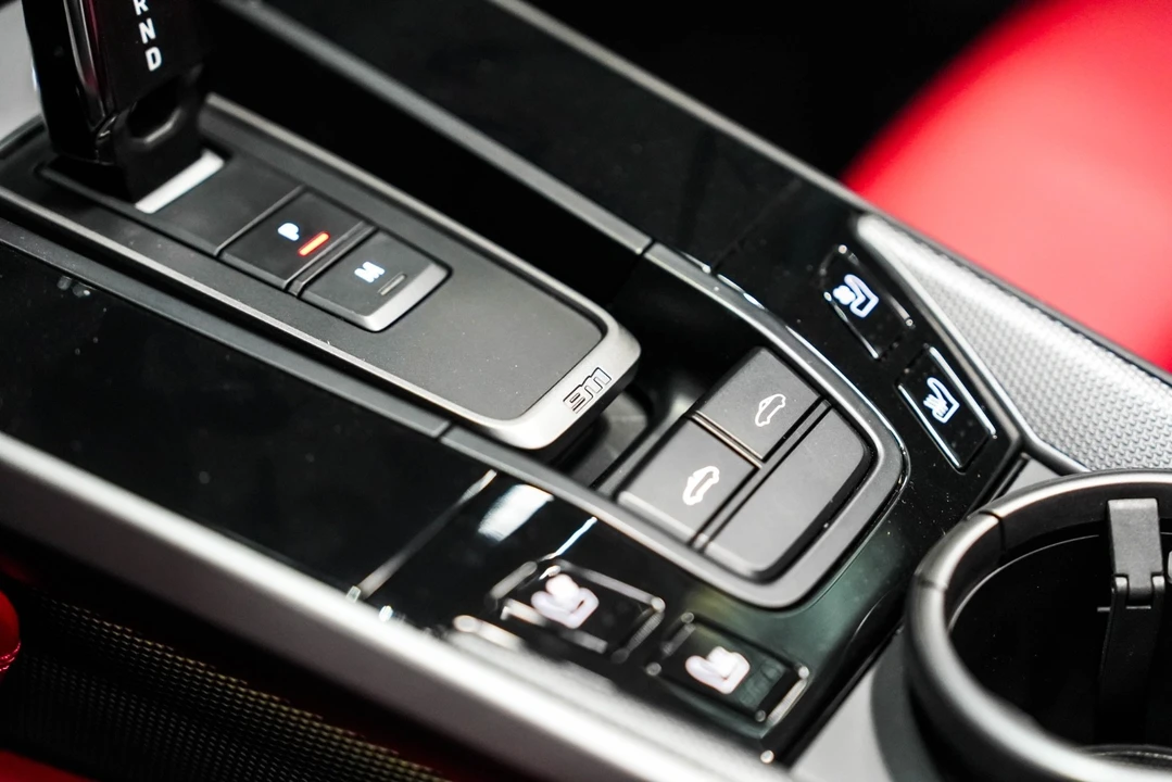 2024 Porsche 992 Targa 4 & 4S - Image 16 of 18
