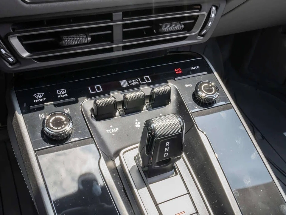 2024 Porsche 992 Targa 4 & 4S - Image 25 of 31