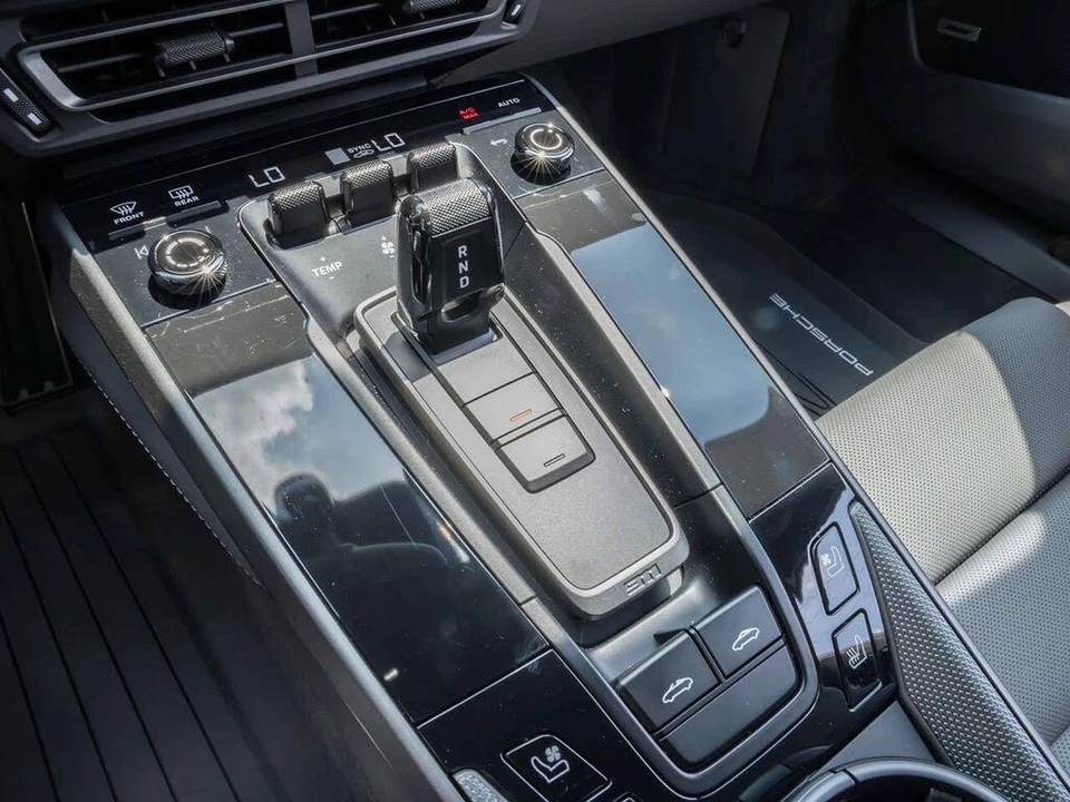 2024 Porsche 992 Targa 4 & 4S - Image 24 of 31