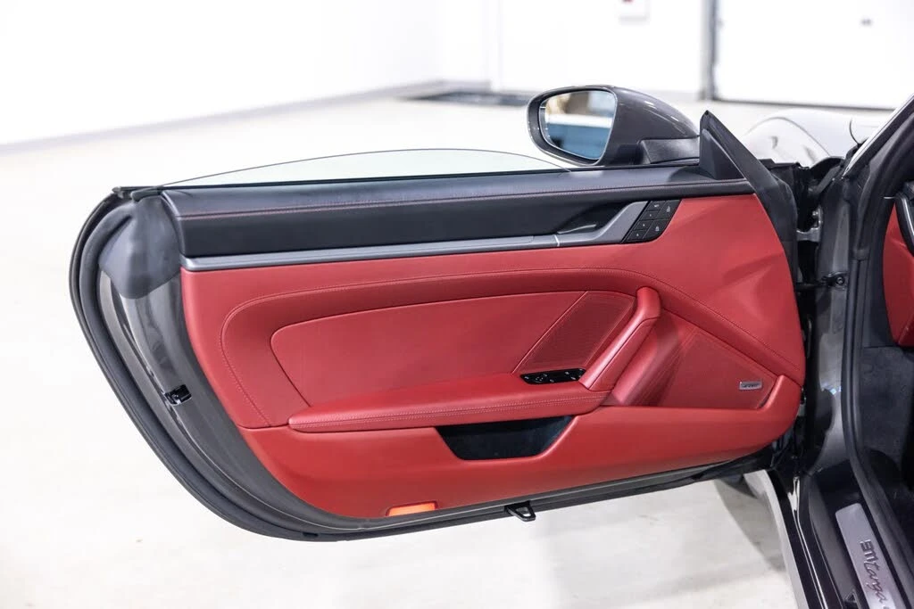2024 Porsche 992 Targa 4 & 4S - Image 27 of 31
