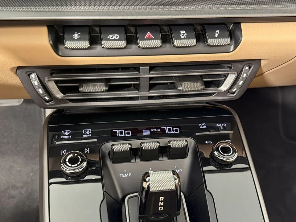 2024 Porsche 992 Targa 4 & 4S - Image 16 of 31