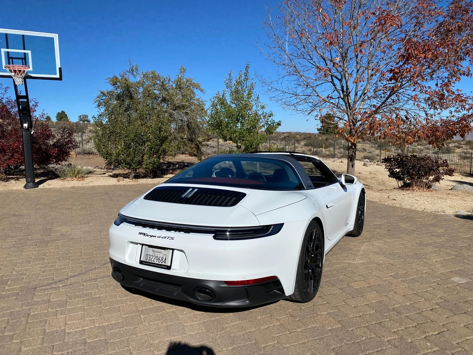 2024 Porsche 992 Carrera - Image 17 of 31