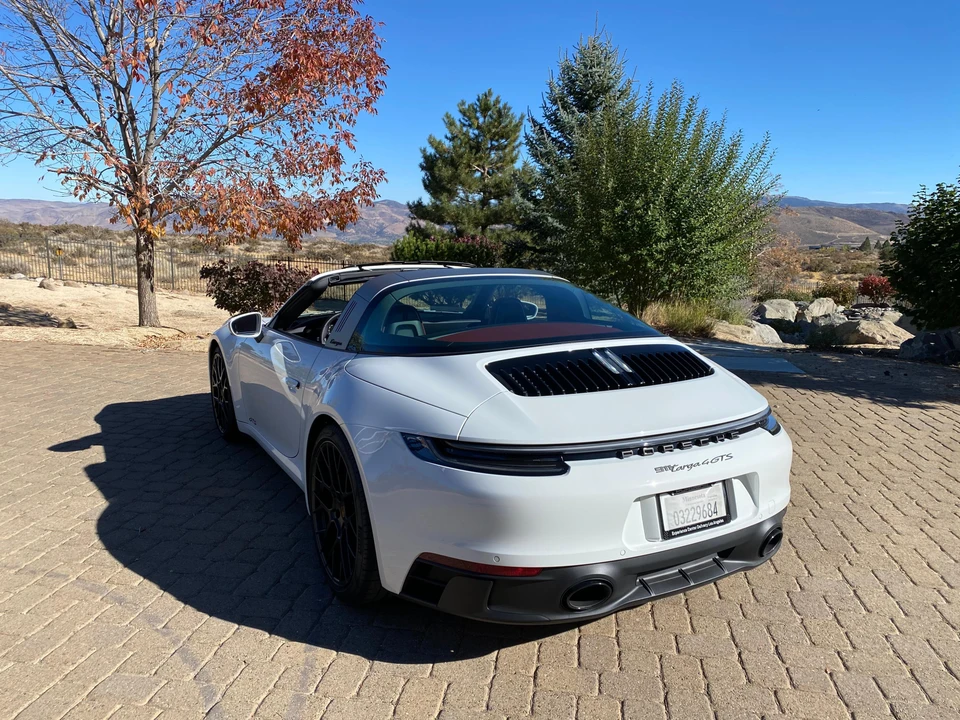 2024 Porsche 992 Carrera - Image 15 of 31