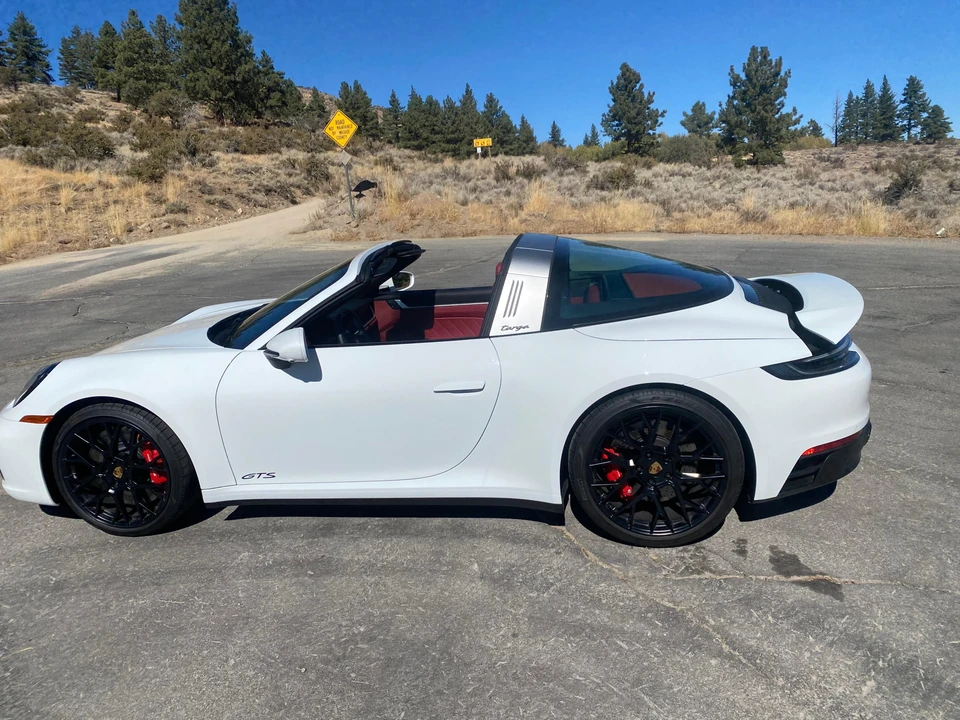 2024 Porsche 992 Carrera - Image 12 of 31