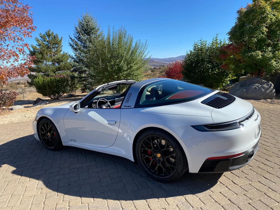 2024 Porsche 992 Carrera - Image 14 of 31