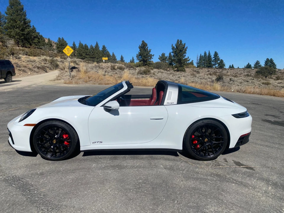 2024 Porsche 992 Carrera - Image 11 of 31