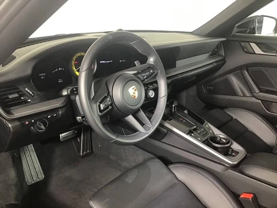 2024 Porsche 992 Targa 4 & 4S - Image 4 of 4