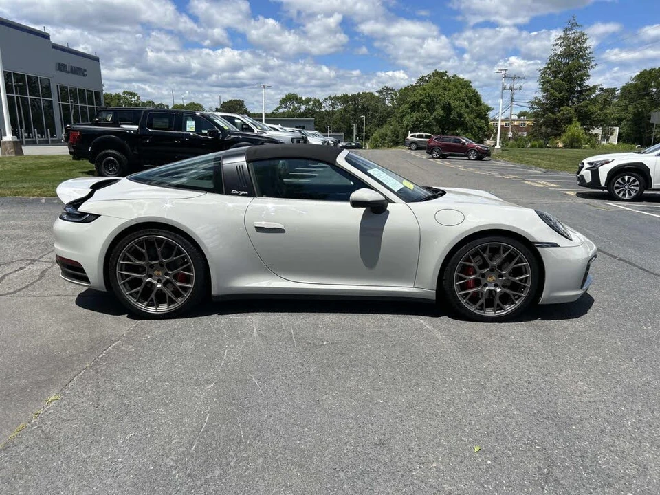 2024 Porsche 992 Targa 4 & 4S - Image 27 of 31