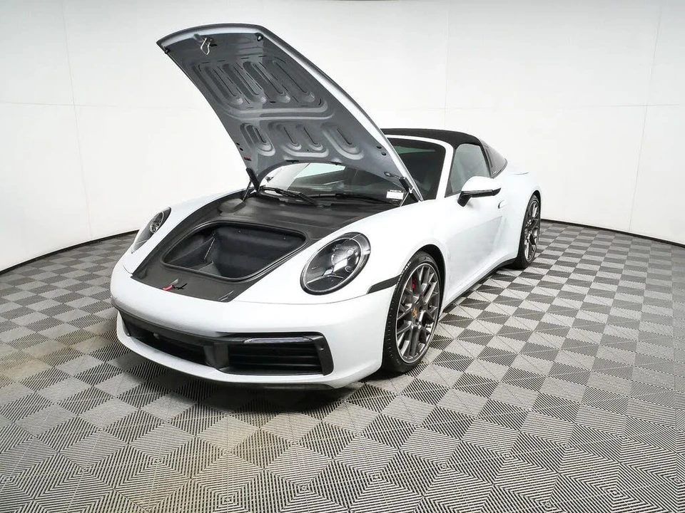 2024 Porsche 992 Targa 4 & 4S - Image 29 of 31