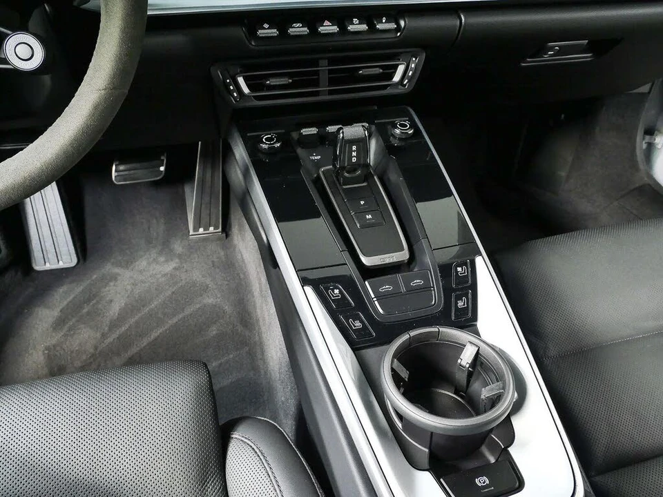 2024 Porsche 992 Targa 4 & 4S - Image 17 of 31