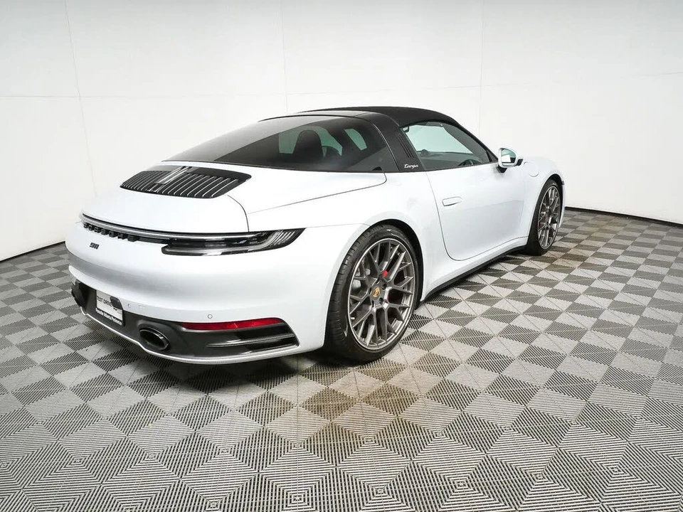 2024 Porsche 992 Targa 4 & 4S - Image 27 of 31