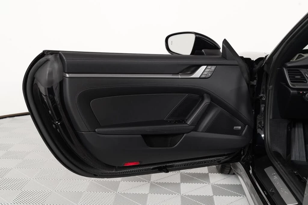 2024 Porsche 992 Targa 4 & 4S - Image 21 of 31