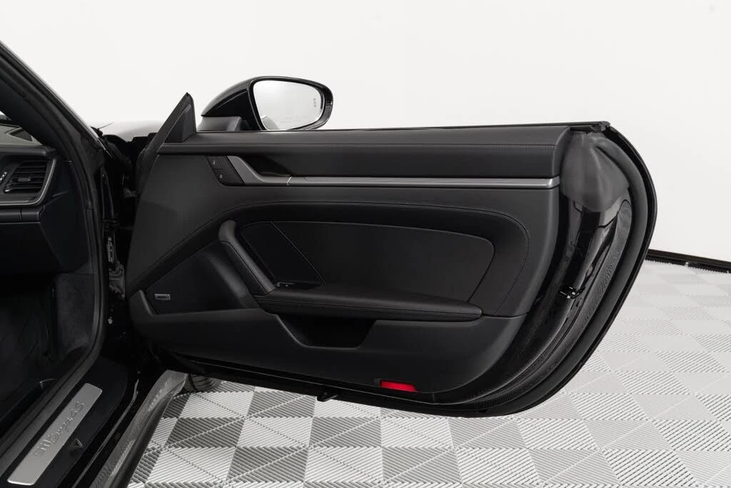 2024 Porsche 992 Targa 4 & 4S - Image 23 of 31