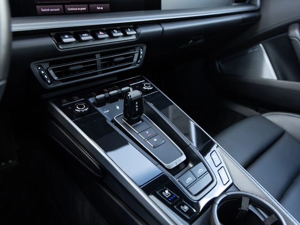 2024 Porsche 992 Targa 4 & 4S - Image 19 of 31