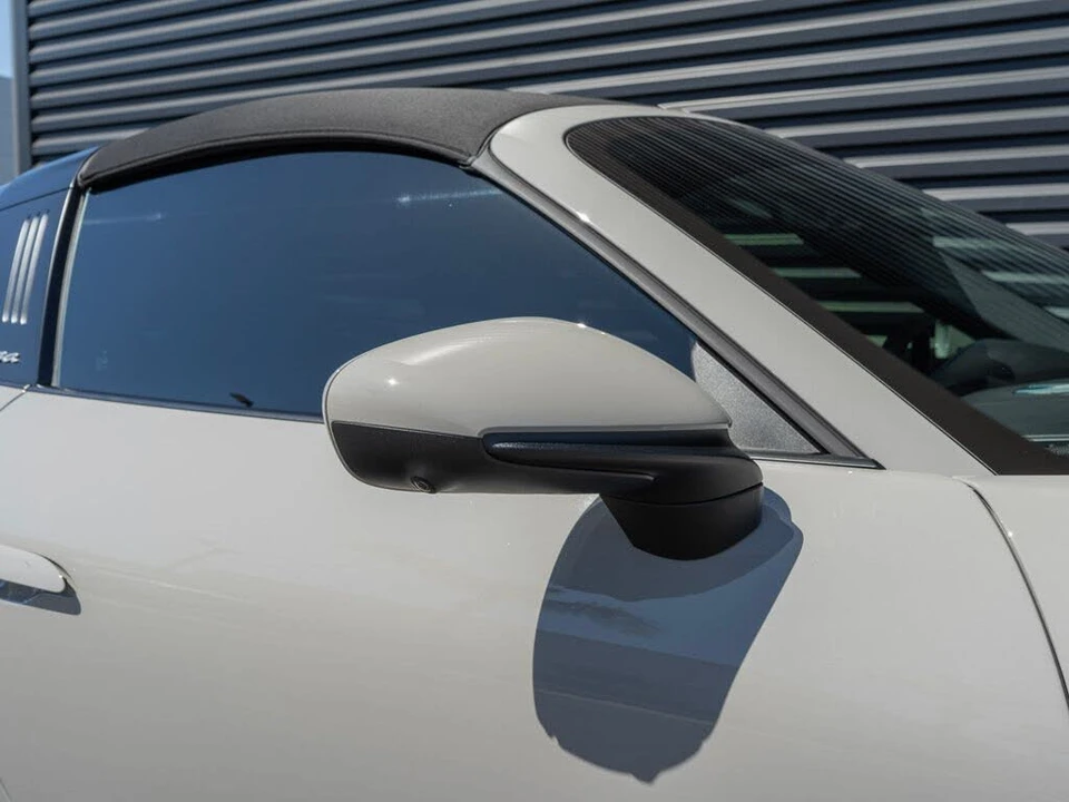 2024 Porsche 992 Targa 4 & 4S - Image 15 of 31