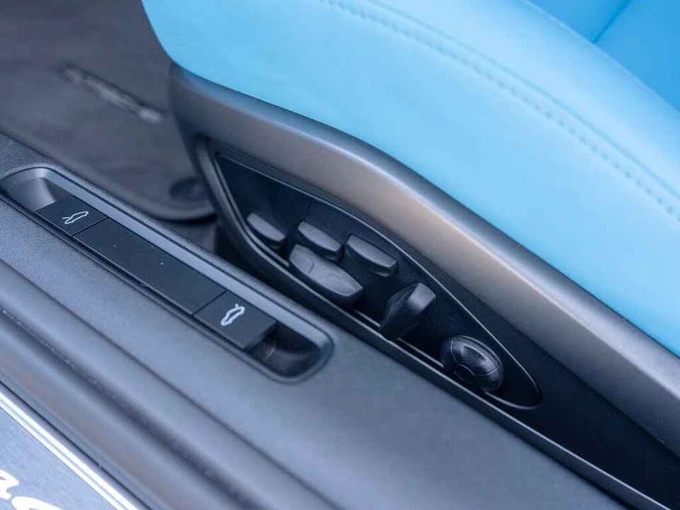 2024 Porsche 992 Targa 4 & 4S - Image 29 of 31