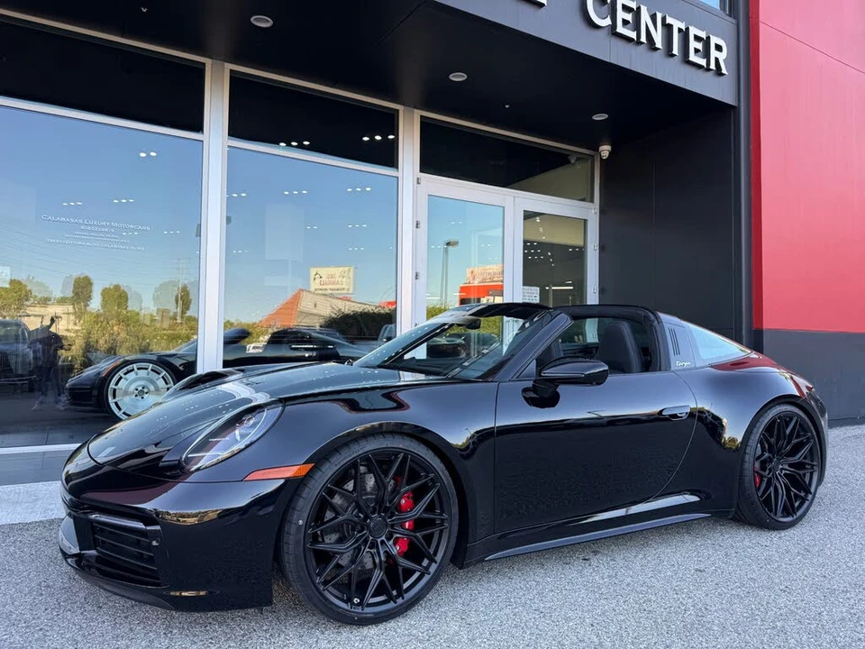 2024 Porsche 992 Targa 4 & 4S - Image 9 of 31