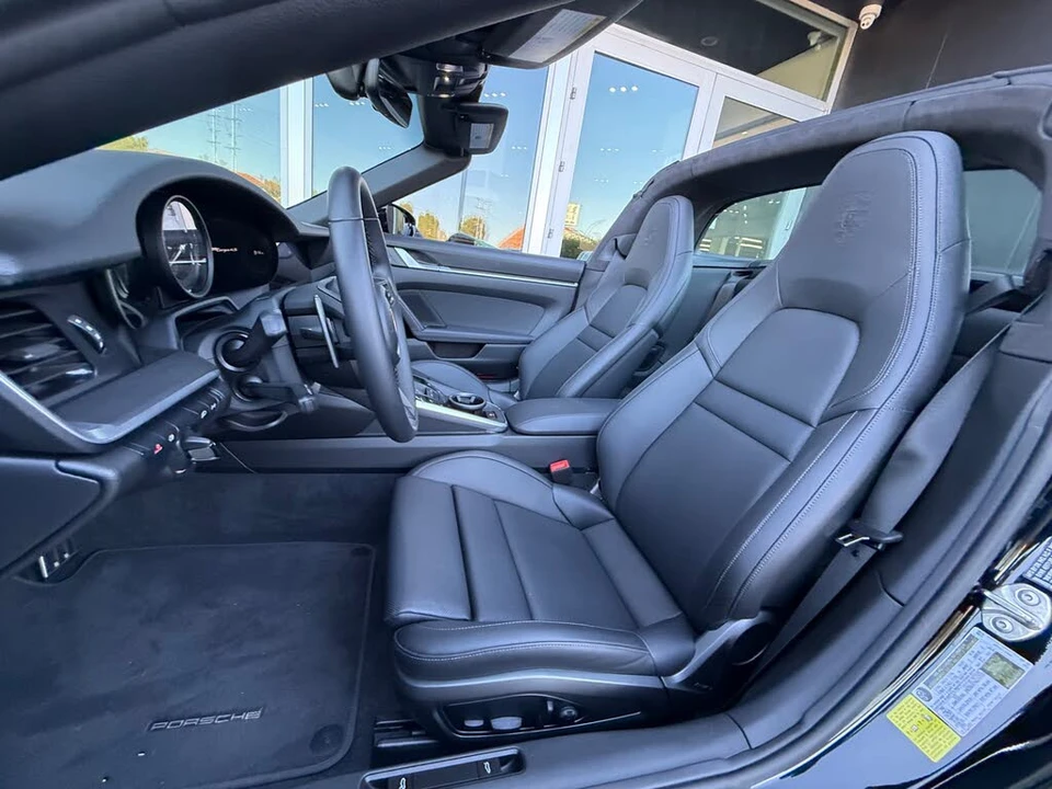 2024 Porsche 992 Targa 4 & 4S - Image 25 of 31