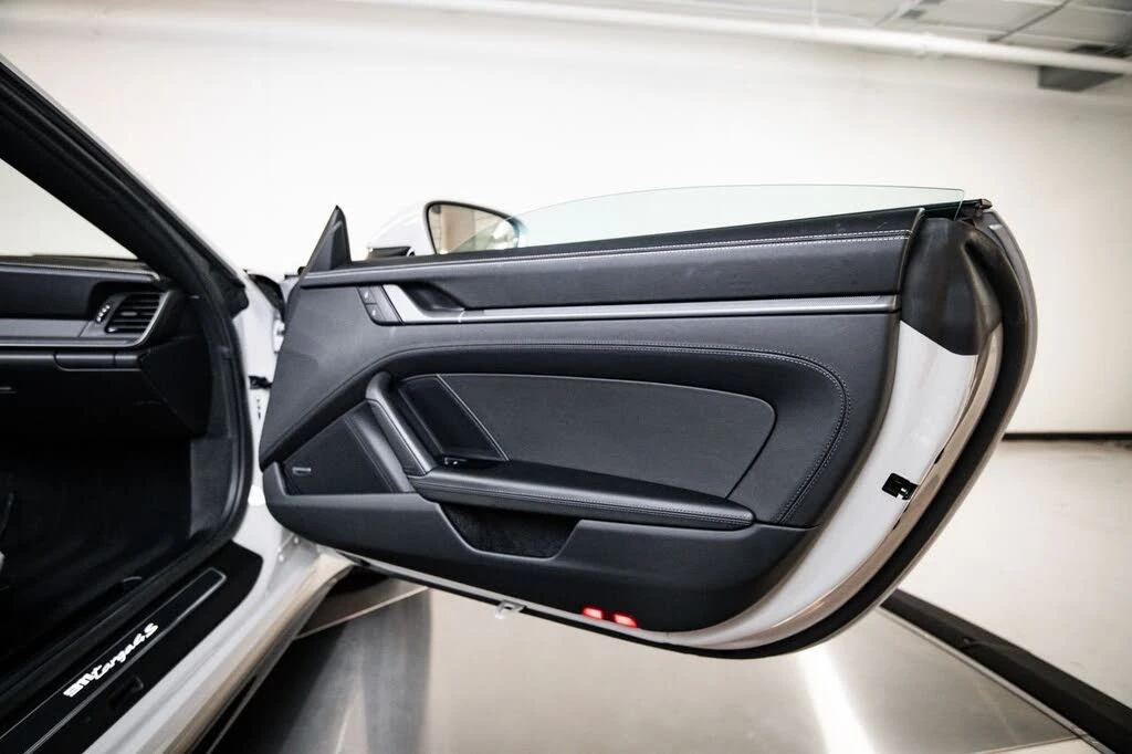 2024 Porsche 992 Targa 4 & 4S - Image 27 of 29
