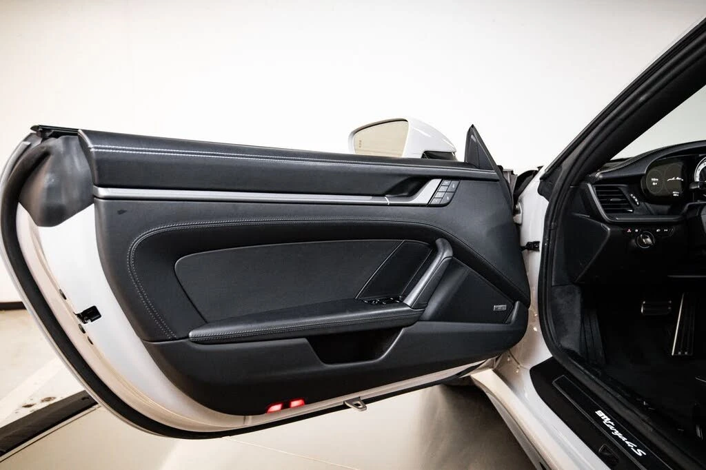 2024 Porsche 992 Targa 4 & 4S - Image 23 of 29