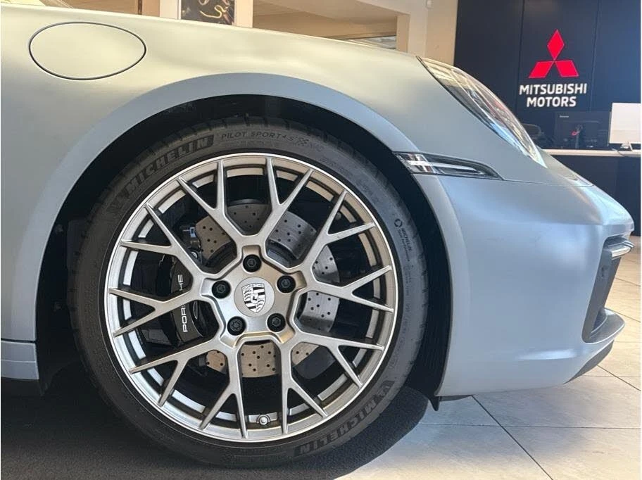 2024 Porsche 992 Targa 4 & 4S - Image 27 of 31