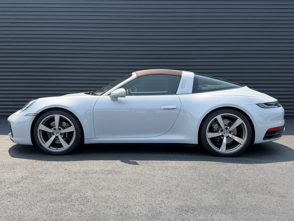 2024 Porsche 992 Targa 4 & 4S - Image 16 of 31