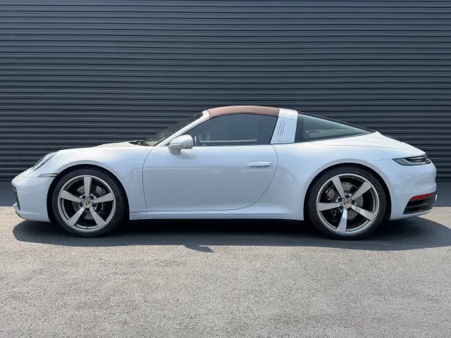 2024 Porsche 992 Targa 4 & 4S - Image 14 of 31