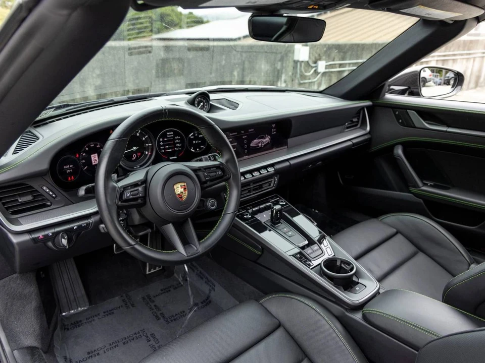 2024 Porsche 992 Targa 4 & 4S - Image 4 of 5