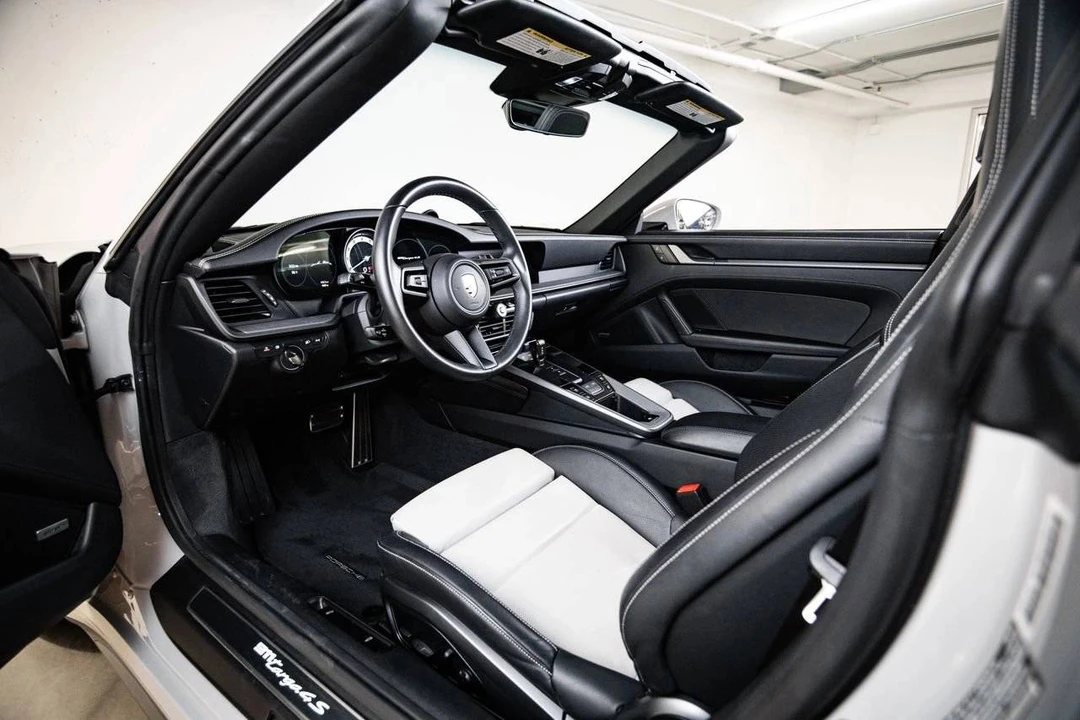 2024 Porsche 992 Targa 4 & 4S - Image 4 of 5