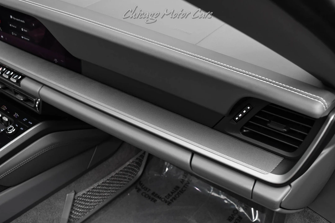 2024 Porsche 992 Targa 4 & 4S - Image 27 of 31
