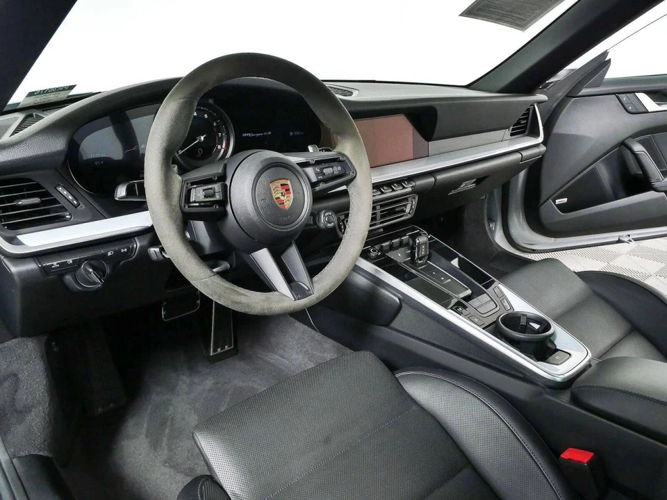 2024 Porsche 992 Targa 4 & 4S - Image 4 of 4
