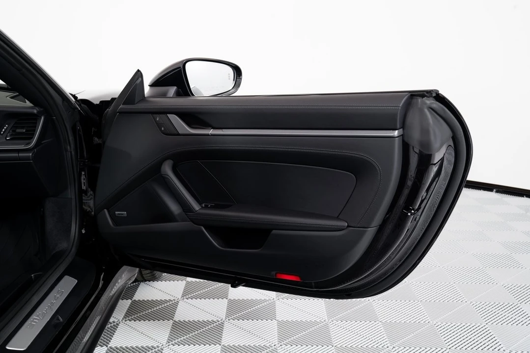 2024 Porsche 992 Targa 4 & 4S - Image 19 of 21