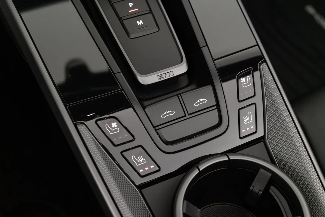 2024 Porsche 992 Targa 4 & 4S - Image 29 of 31