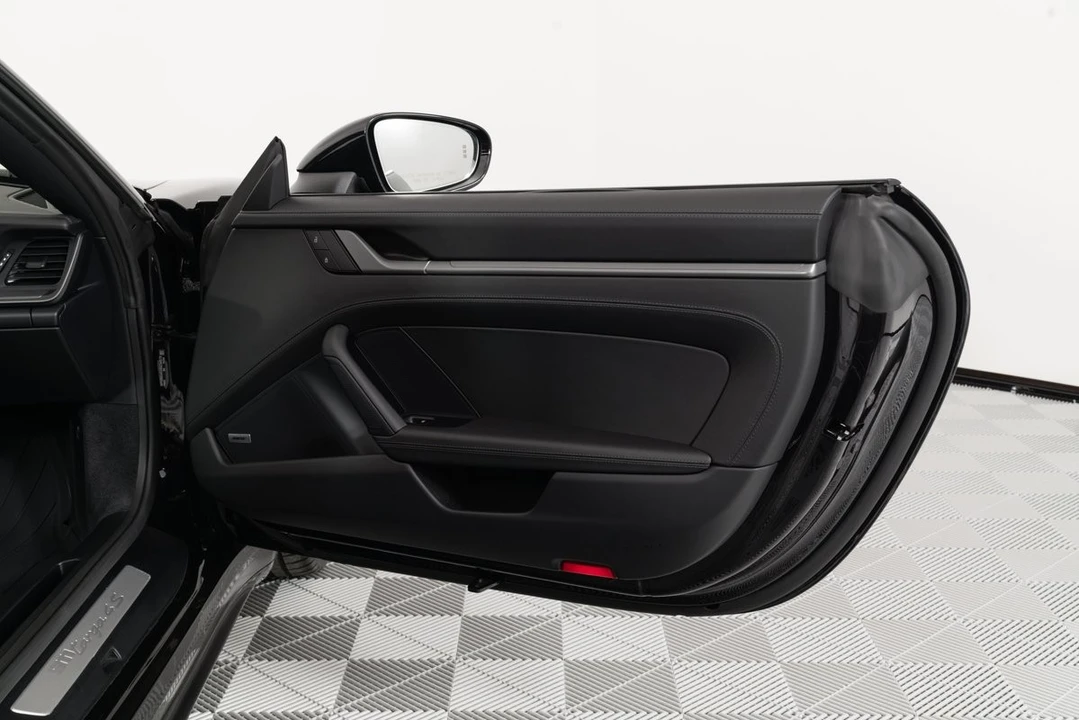 2024 Porsche 992 Targa 4 & 4S - Image 14 of 31