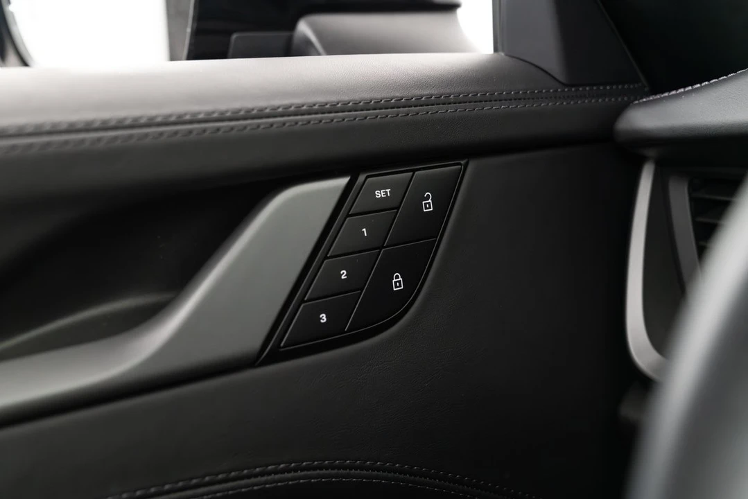 2024 Porsche 992 Targa 4 & 4S - Image 10 of 31