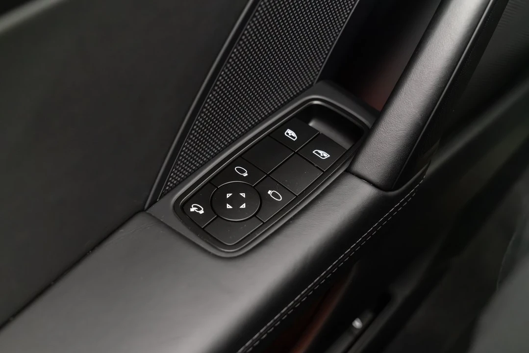 2024 Porsche 992 Targa 4 & 4S - Image 11 of 21