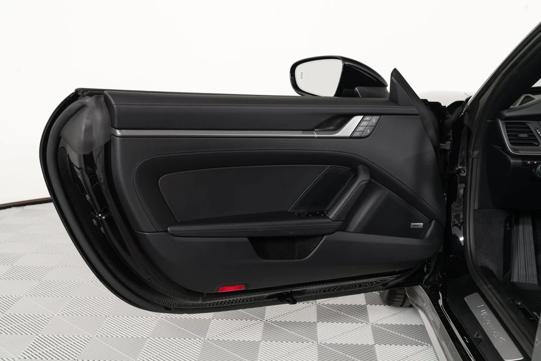 2024 Porsche 992 Targa 4 & 4S - Image 9 of 31