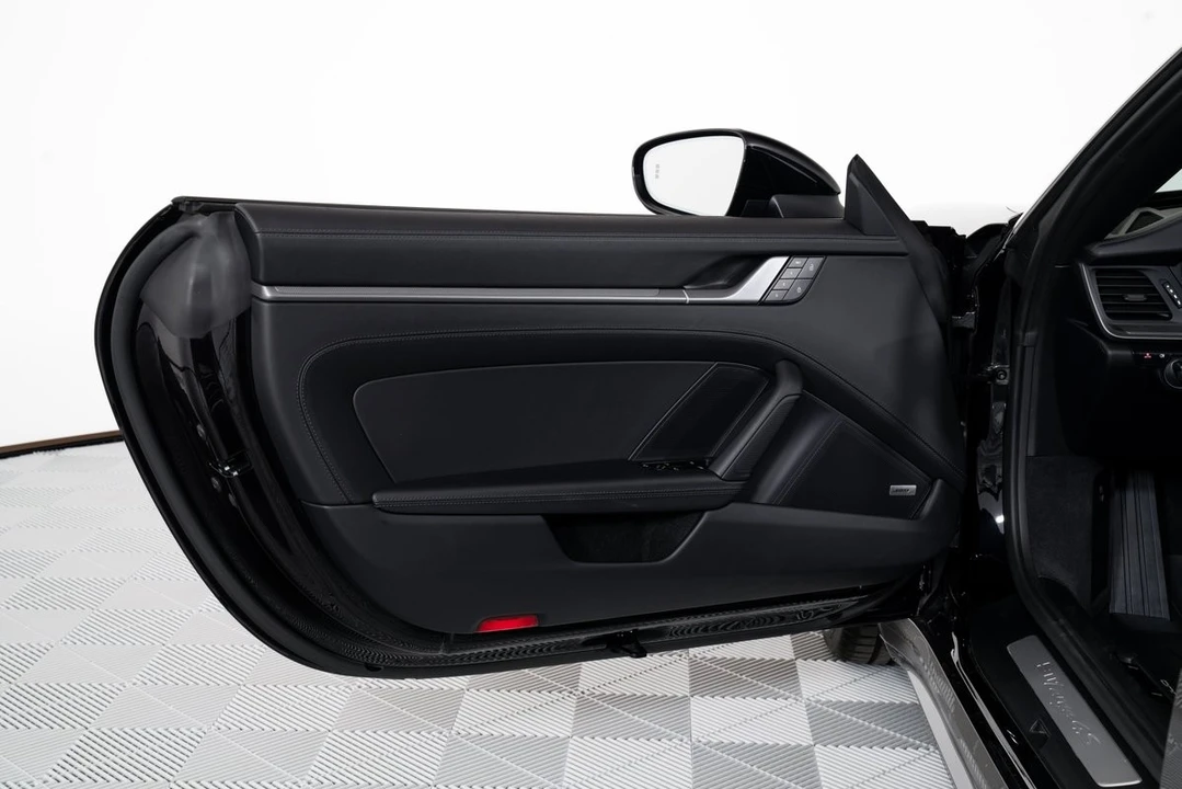 2024 Porsche 992 Targa 4 & 4S - Image 18 of 21