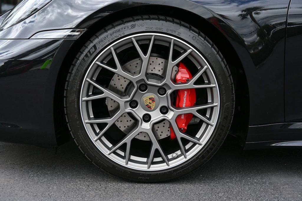 2024 Porsche 992 Targa 4 & 4S - Image 4 of 12