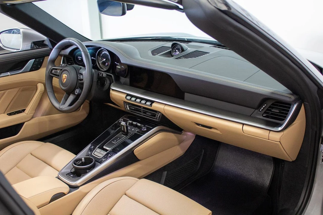 2024 Porsche 992 Targa 4 & 4S - Image 9 of 31