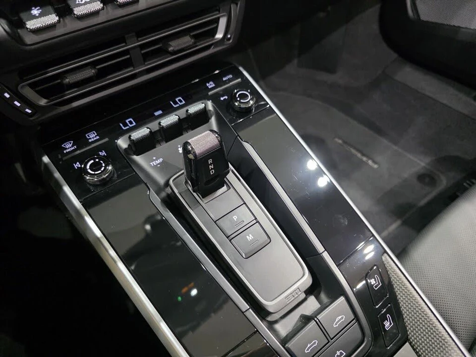 2024 Porsche 992 Turbo - Image 17 of 28