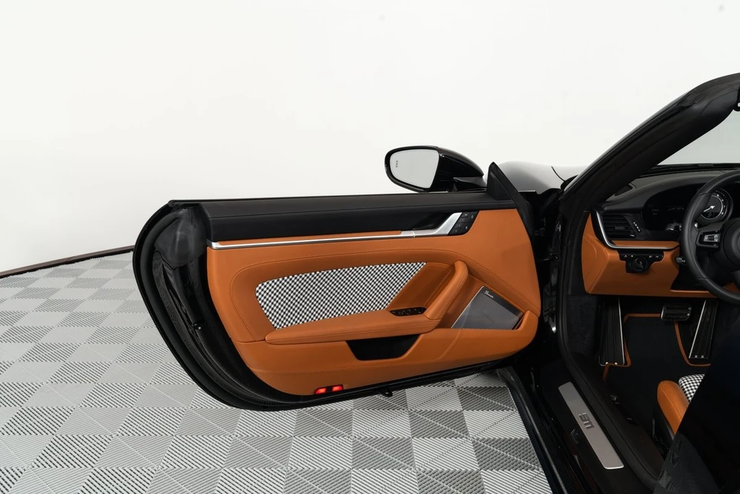 2024 Porsche 992 Turbo - Image 9 of 31
