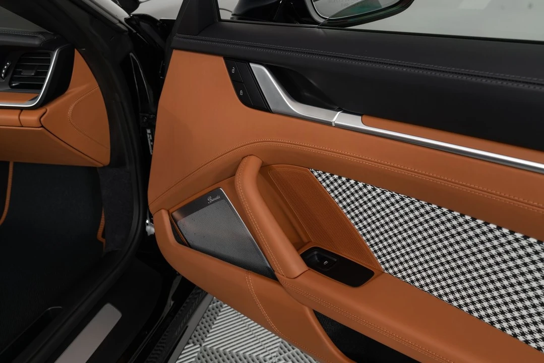 2024 Porsche 992 Turbo - Image 15 of 31