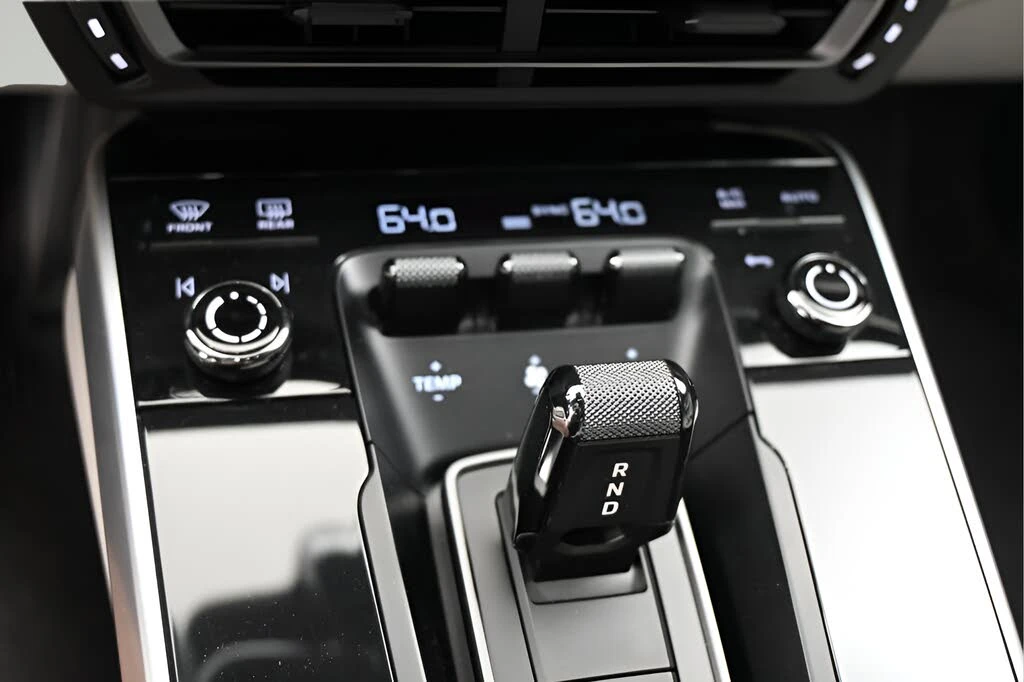 2024 Porsche 992 Turbo - Image 13 of 31