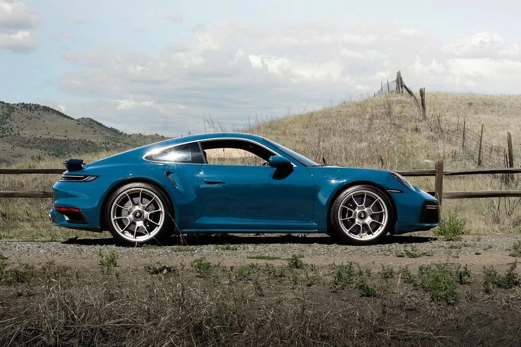 2024 Porsche 992 Turbo - Image 2 of 4