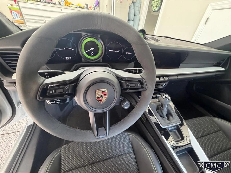 2024 Porsche 992 Carrera - Image 21 of 31