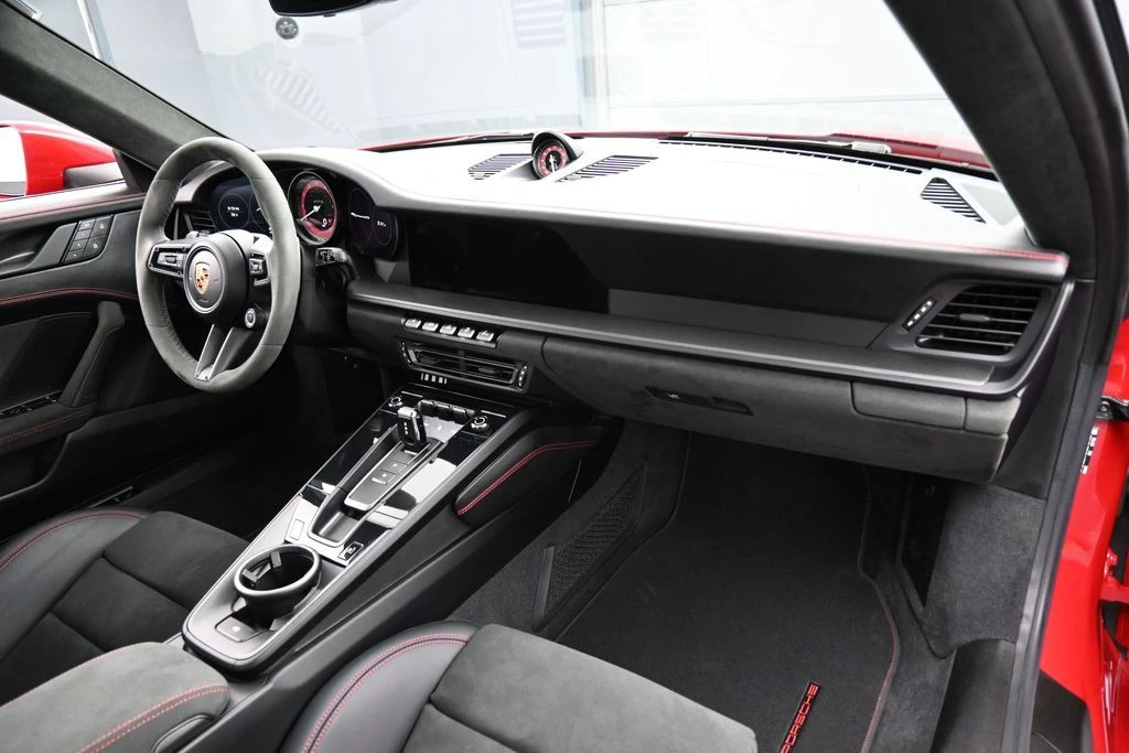2024 Porsche 911 - Image 28 of 31