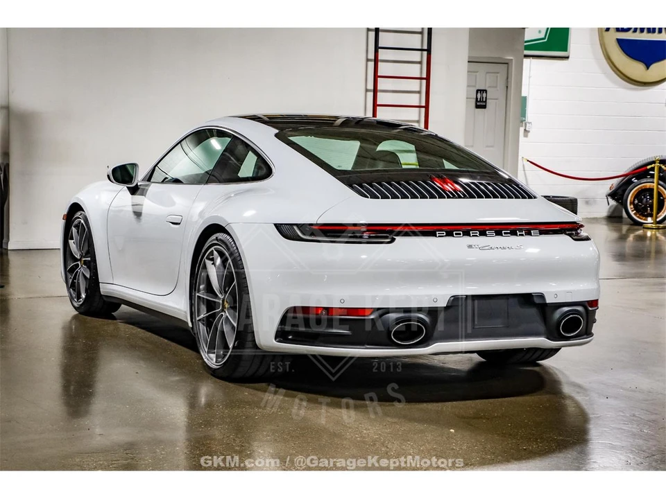2024 Porsche 992 Carrera - Image 21 of 31