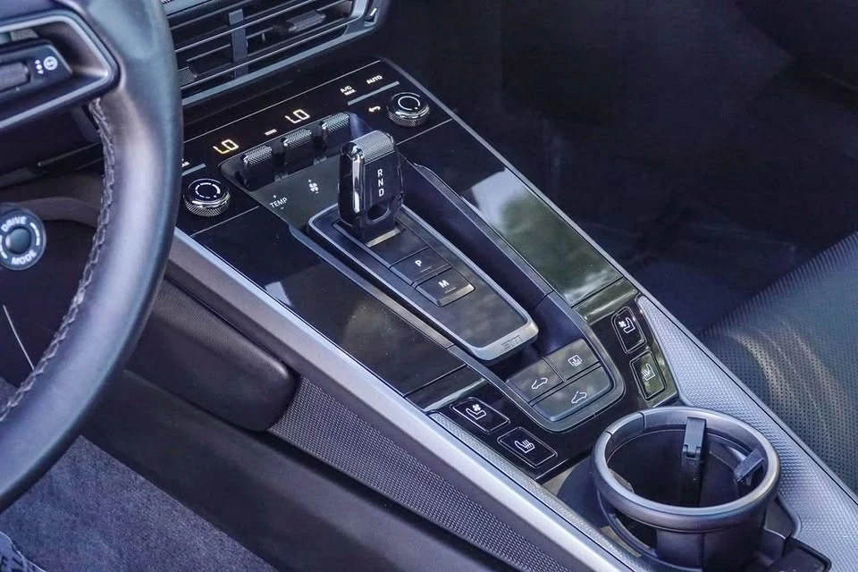 2024 Porsche 992 Carrera 4 - Image 17 of 20